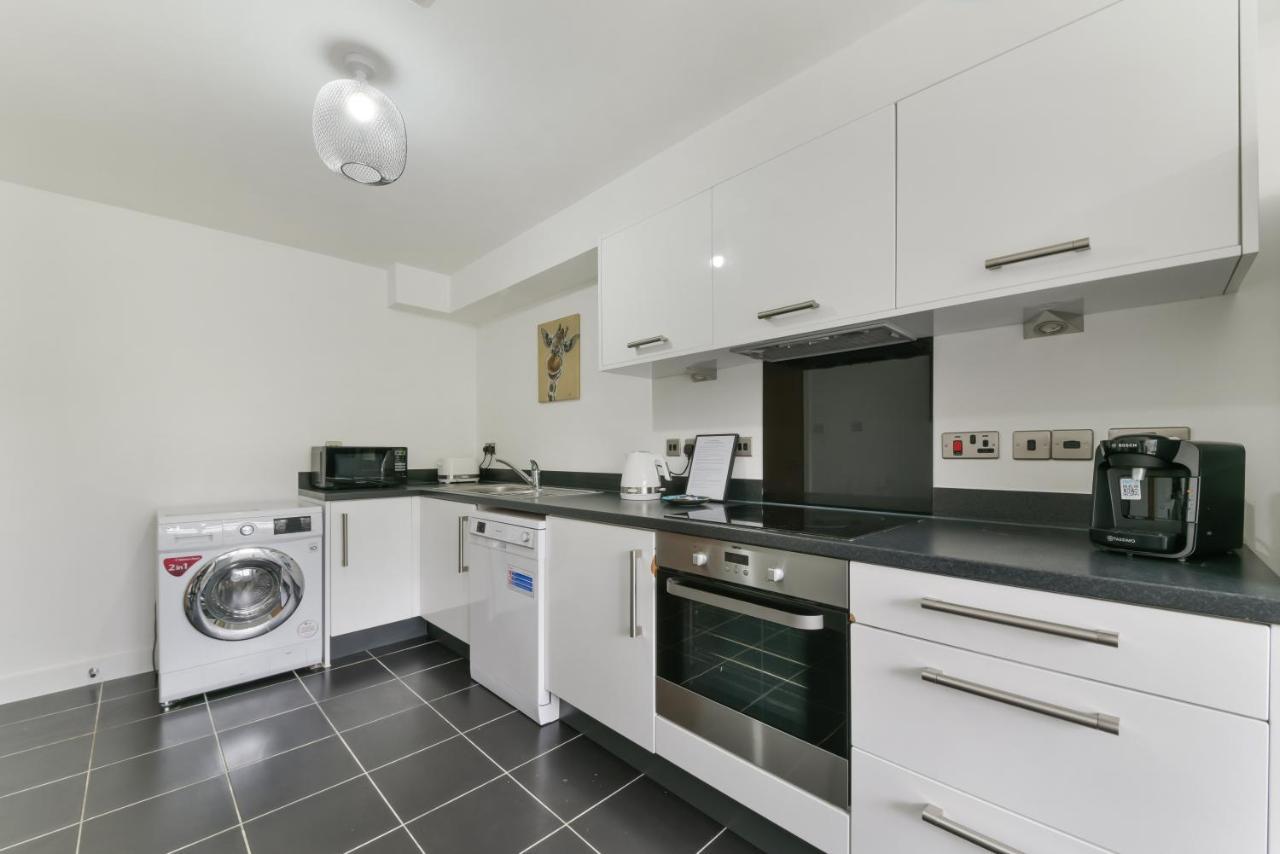 Spacious, Quiet And Modern Apartment London Luaran gambar